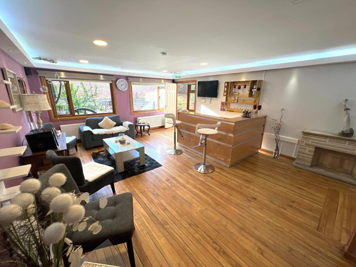 Incredible Downtown Duplex With Interior Backyard Appartement Punta Arenas Buitenkant foto